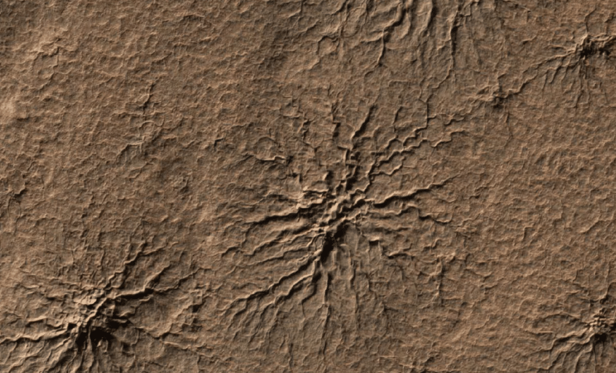 Nasa's Curiosity Rover Uncovers Strange 'spiderwebs' On Mars, Hinting At Longer Life Sustaining Water