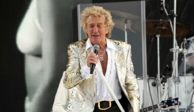 Sir Rod Stewart pulls Vegas shows at last minute on doctors’ advice