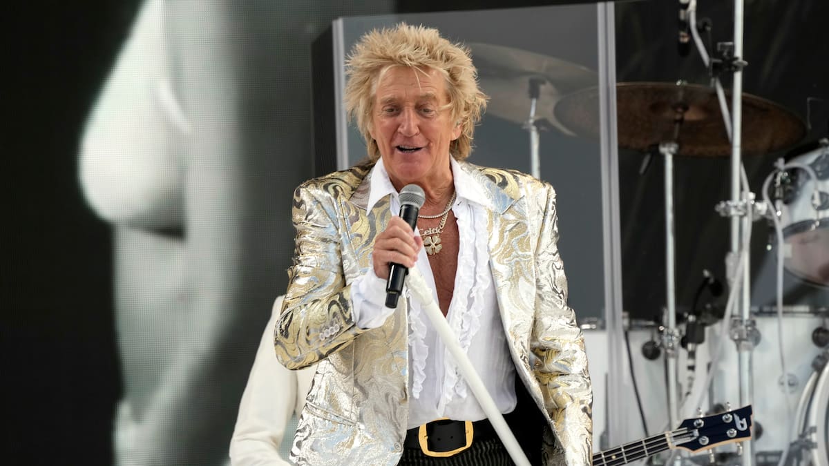Sir Rod Stewart pulls Vegas shows at last minute on doctors’ advice