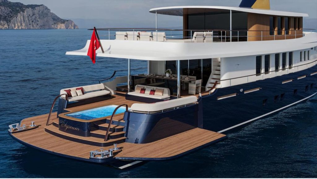 Numarine 39MXPC; Numarine unveils new Classic superyacht line // Photo credit: Numarine