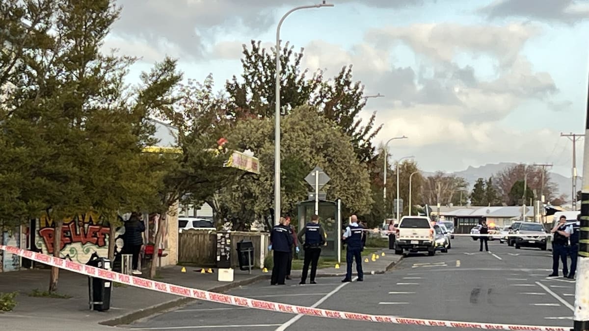 Camberley: Father and son shopkeepers of Kiwi Street Food Market stabbed with scissors over a pie