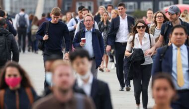 Unemployment rate falls despite initial impact of the oil shock