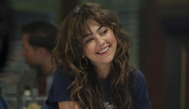 Allie (Mika Abdalla) in Off Campus