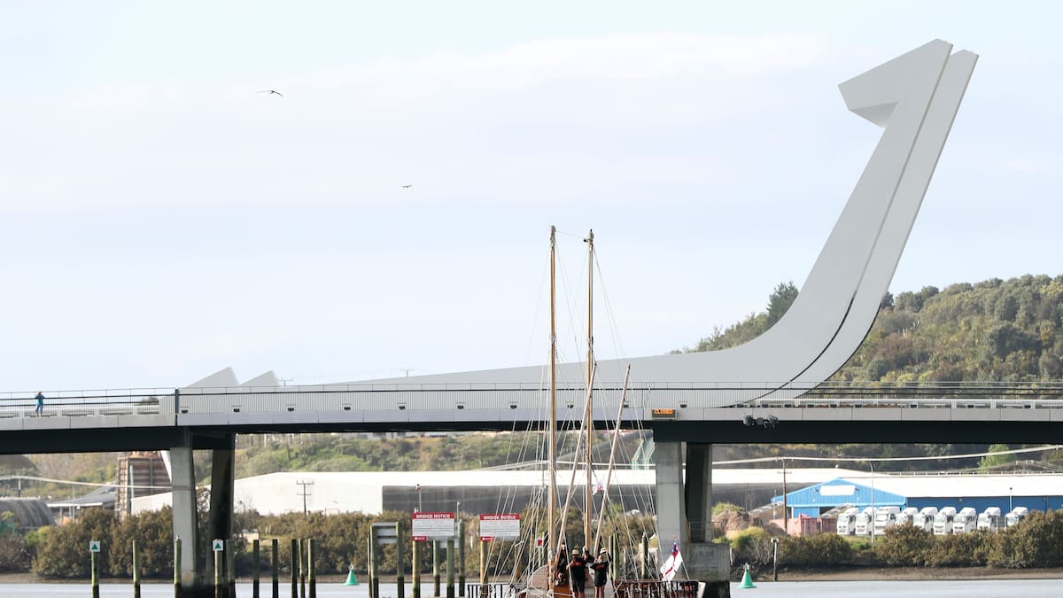 Cracks in Te Matau a Pohe bridge welds prompt Whangārei shutdown