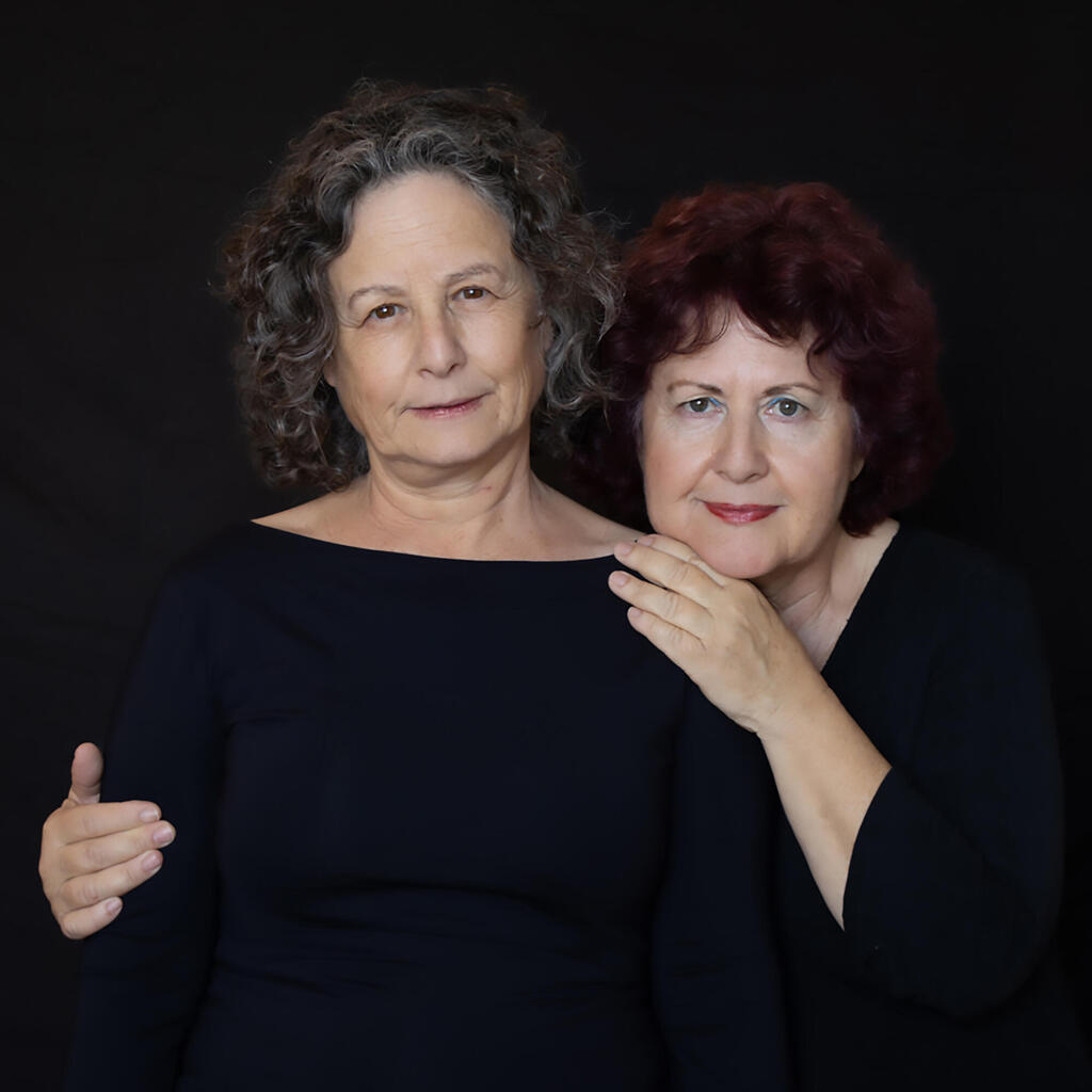 טובה שמידט (מימ ין) ורד דונסקי (משמאל). 