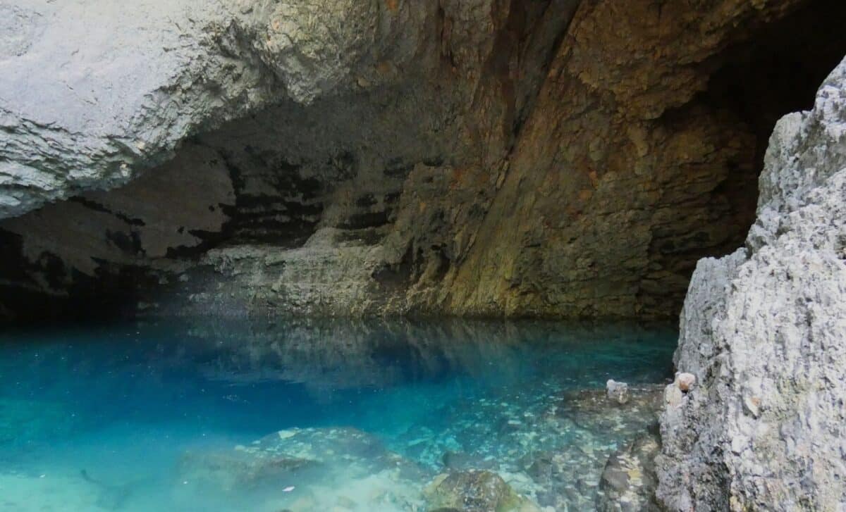 Scientists Just Discovered A Vast Ocean Trapped 700 Km Beneath Earth’s Surface