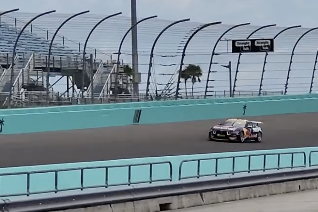Supercars Mustang hits track in Miami