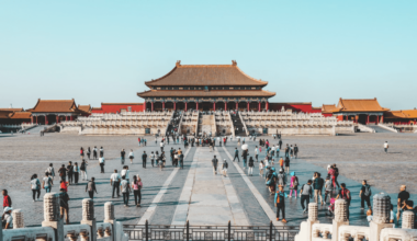 How China Stabilizes the World Economy