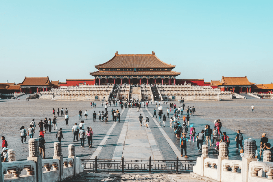 How China Stabilizes the World Economy