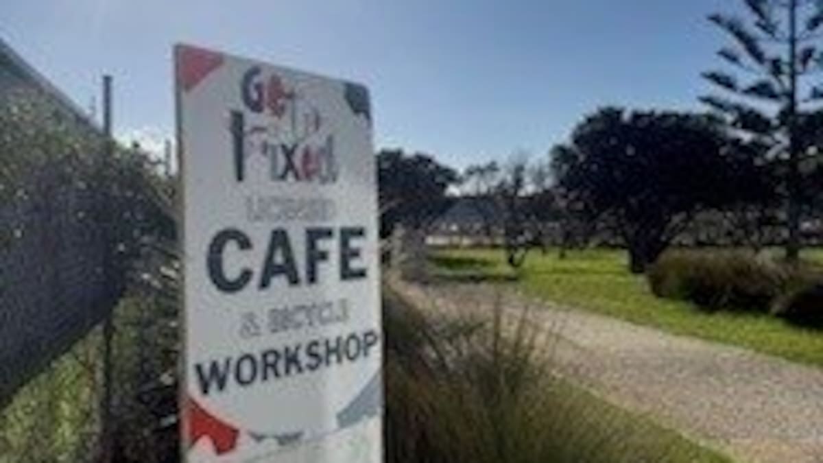 Porirua cafe owners struggling after $2400 loss in third-party Uber Eats scam