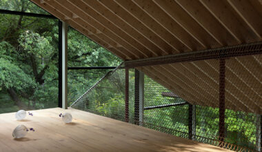 UUfie’s belfountain house traces a slope through a canadian forest