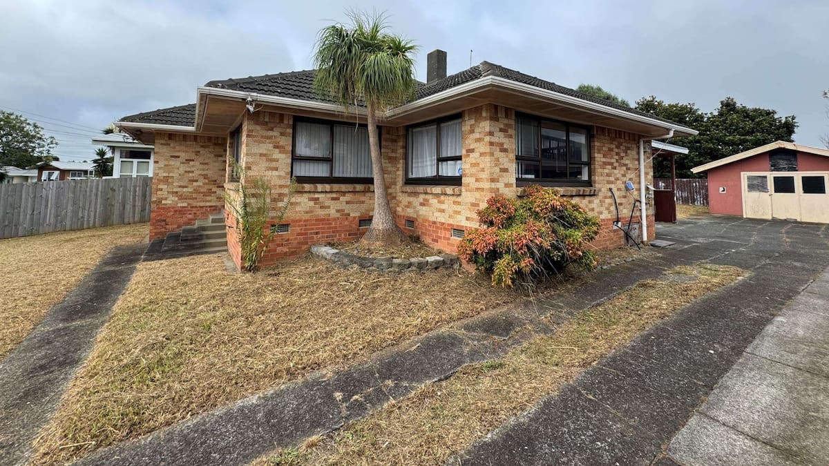 Auckland mortgagee auctions: Bargain hunters chase cut-price homes