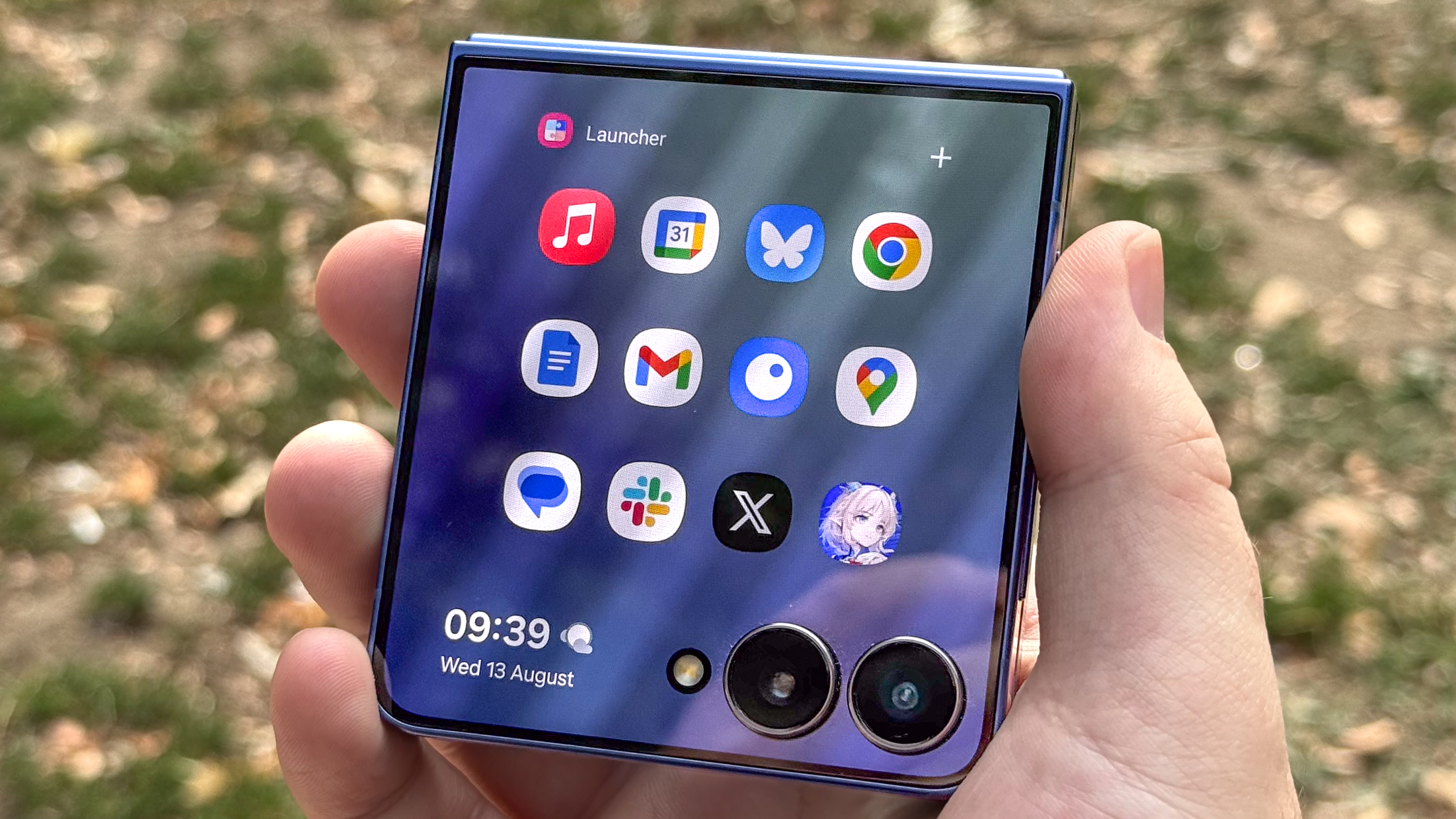 Samsung Galaxy Z Flip 7 using Multistar launcher widget on cover screen