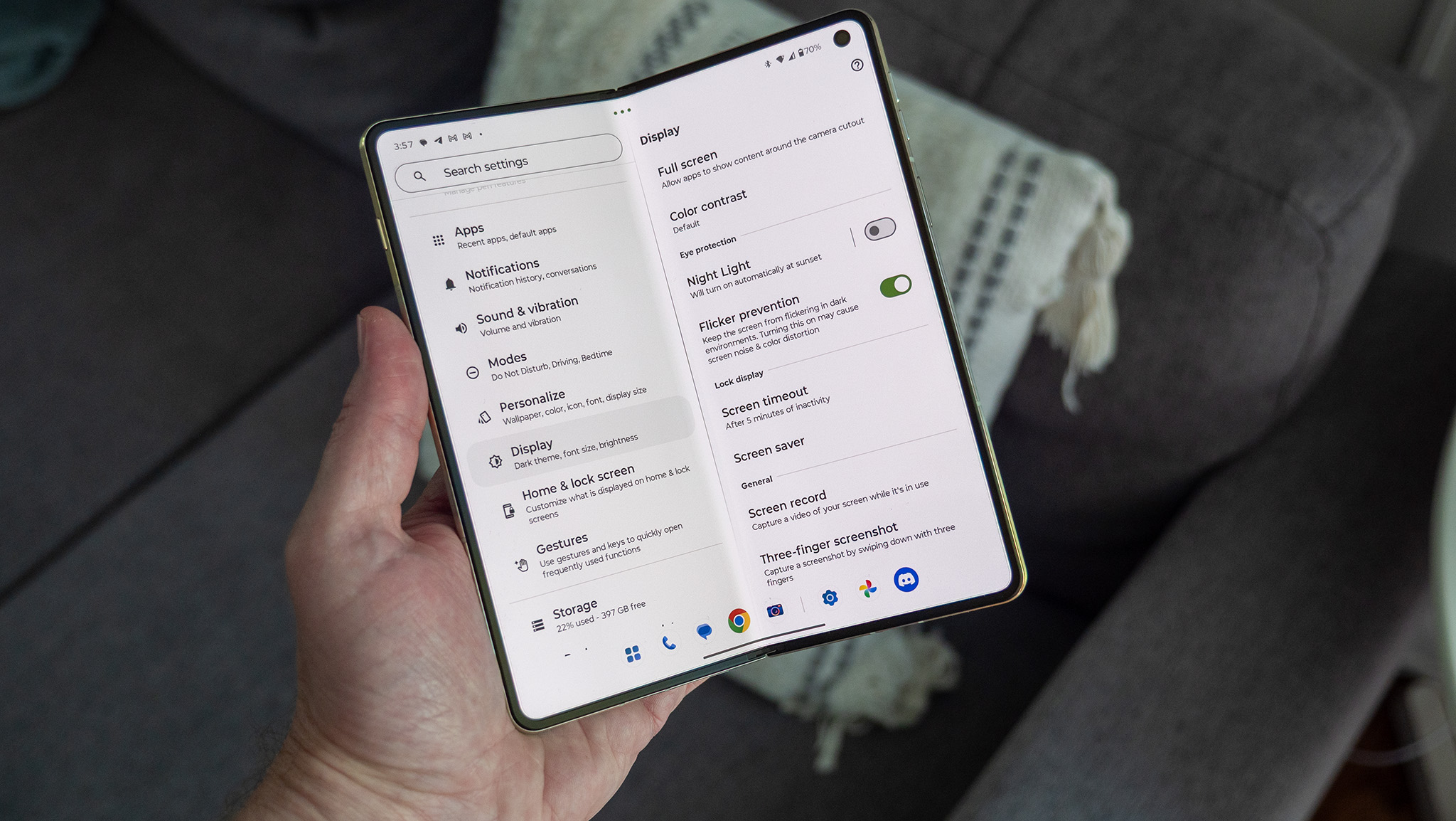 Display options on the Motorola Razr Fold 2026