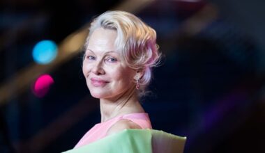 Romance rumours swirl around Pamela Anderson and Tom Cruise