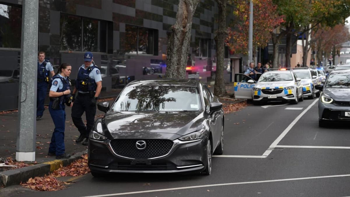 ‘Big police chase’ across Auckland suburbs, dramatic arrest of pair in CBD