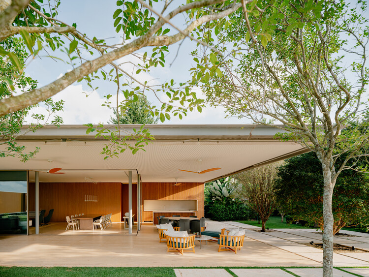 House of Sculpture / Sabella Arquitetura - Image 1 of 32