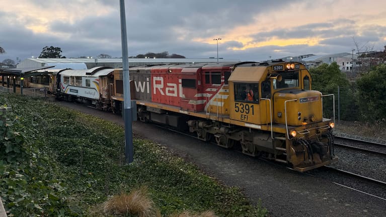 A breakdown stranded TranzAlpine passengers in tunnel for over an hour on Saturday.