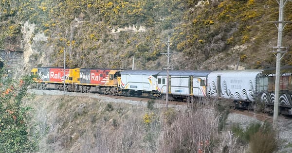 Breakdown strands TranzAlpine passengers in tunnel for over an hour