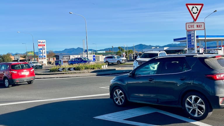 A car waits to exit Dillons Point Rd at the roundabout connecting State Highway 6 and State Highway 1.