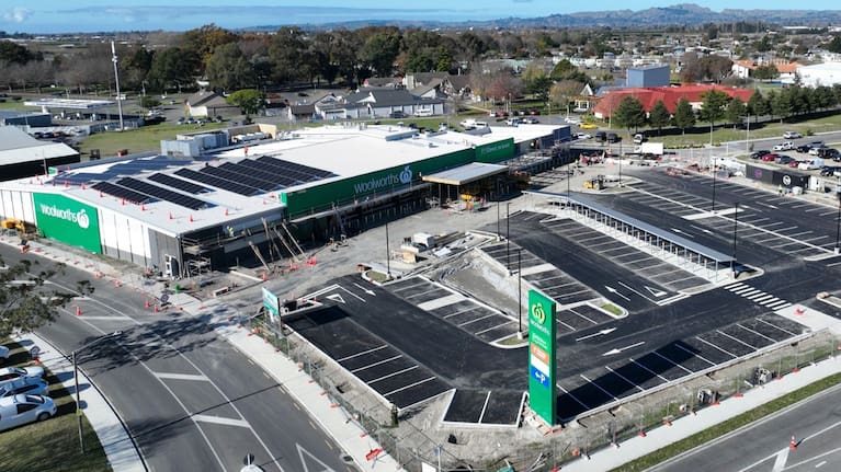 A liquor licence for Flaxmere’s Woolworths Supermarket has been approved..