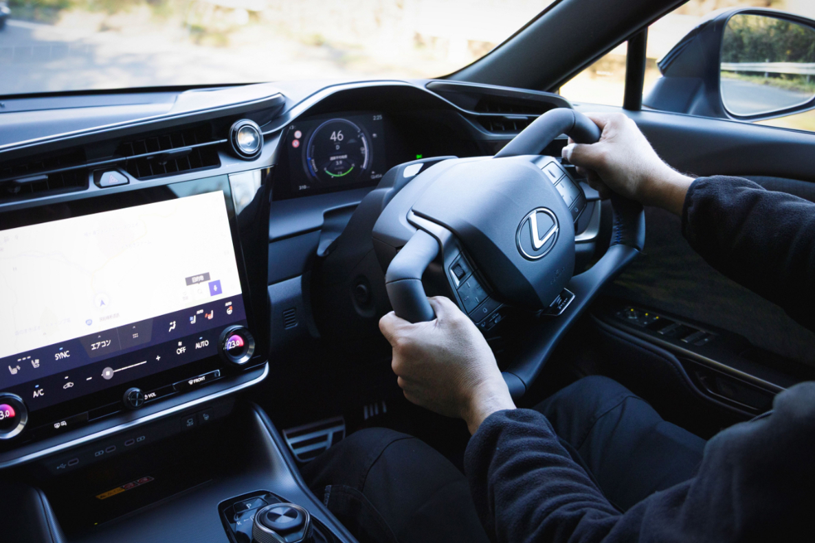 Lexus RZ.