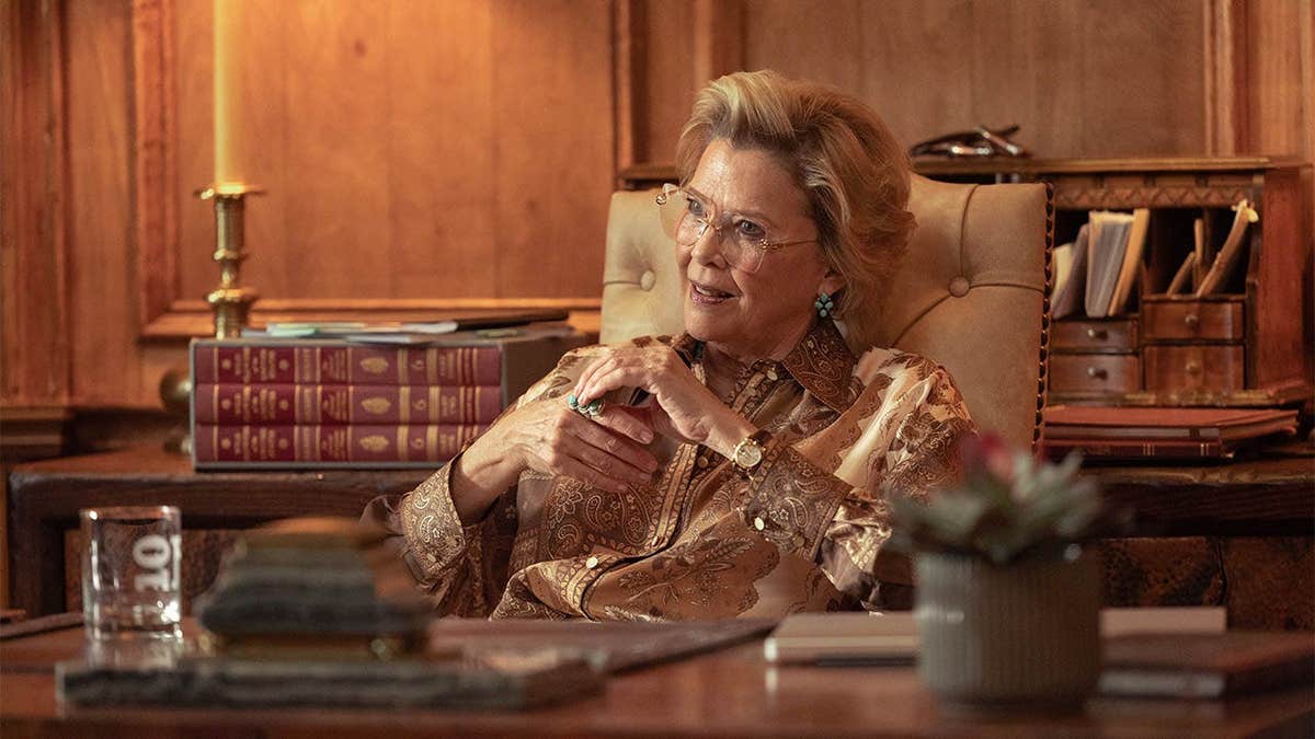 Annette Bening portraying Beulah Jackson