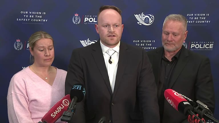 Aren Olsen speaks alongside his sister Rayna and father Bryn.