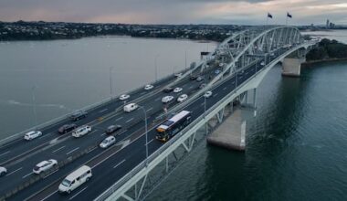 Auckland Harbour Bridge sways beneath crowds – protests curbed