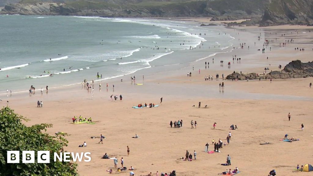 Fears tourism tax will price firms out of market - BBC