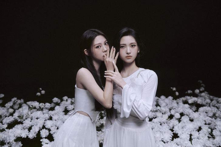 Gugak duo Dodree is managed by JYP Entertainment subsidiary INNIT Entertainment. The act combines traditional Korean music with contemporary K-pop production. Courtesy of INNIT
