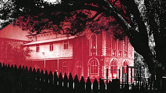 Long-running tensions within the Darlinghurst Public School gates have ignited into civil war.