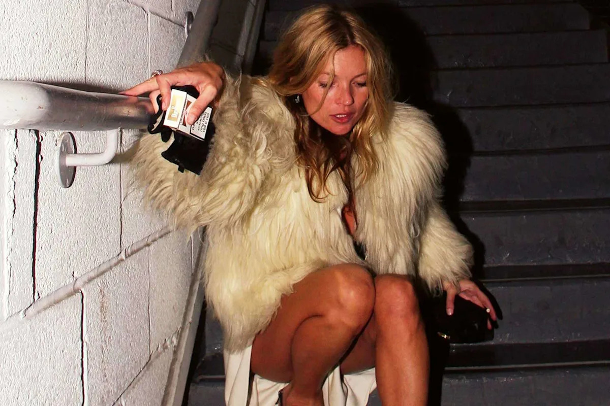 Photographer Sets the Record Straight on Kate Moss' Famous 2007 'Partying' Photo