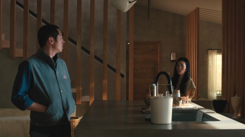 Danny (Steven Yeun) and Amy (Ali Wong) standing in Amy's kitchen and talking on Beef S1E1