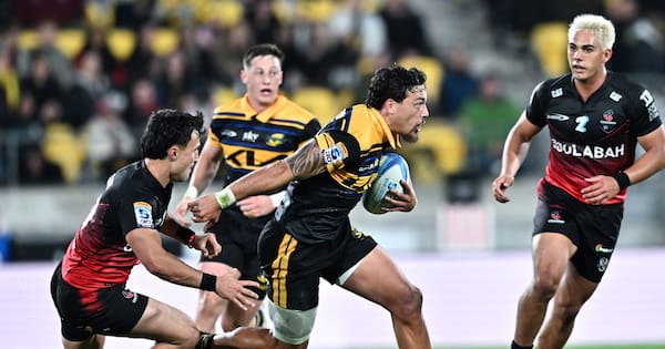 Table topping Hurricanes hold off strong Crusaders finish for victory