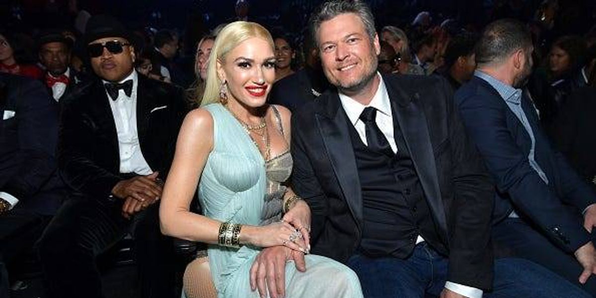 Blake Shelton Roasts Manager After Missing Gwen Stefani’s Big Sphere Opening
