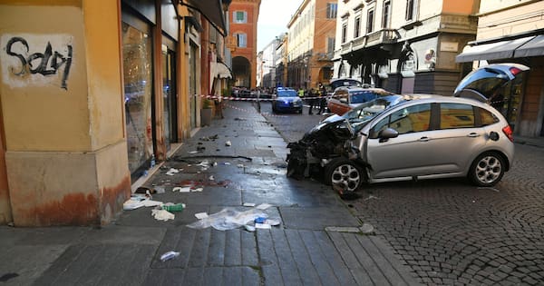Car ploughs into pedestrians in Italy – 8 injured, 4 critically