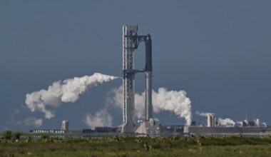 Live updates: Scaled-up SpaceX Starship megarocket splashes down