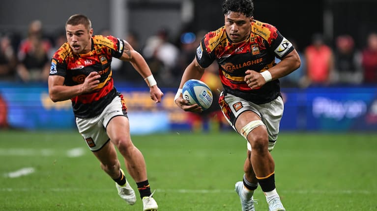 Chiefs loose forward Wallace Sititi goes on the attack with teammate Cortez Ratima, left.