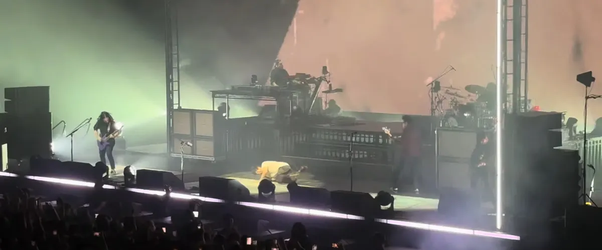 Watch: Deftones Frontman Chino Moreno Fell Onstage While Playing "Hole In The Earth" In Auckland, NZ