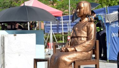 cw statue in seoul by Kenji Yoshida rs