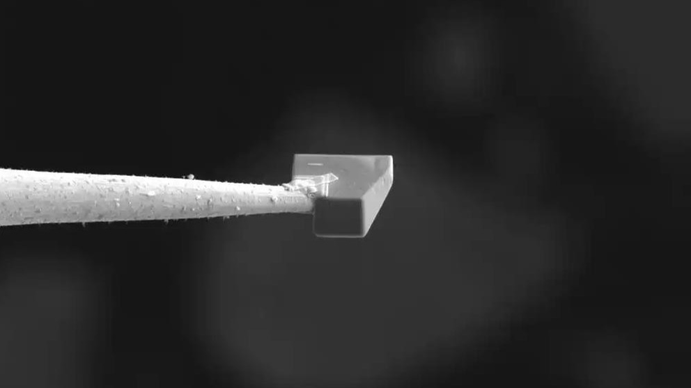 New lunar mineral found in meteorite