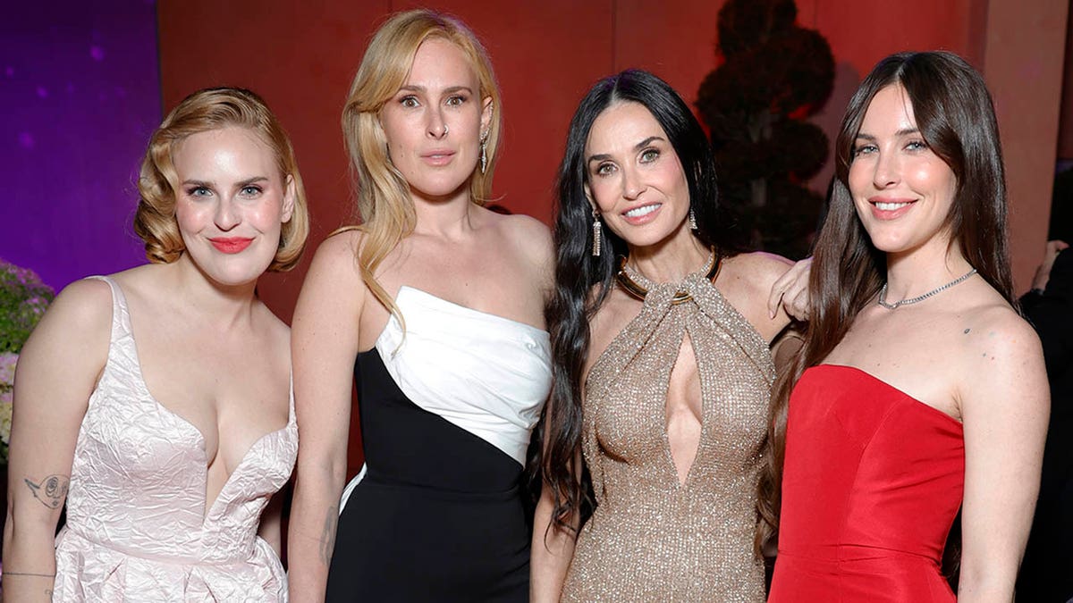 Tallulah Willis, Rumer Willis, Demi Moore, and Scout Willis posing at Vanity Fair Oscar Party