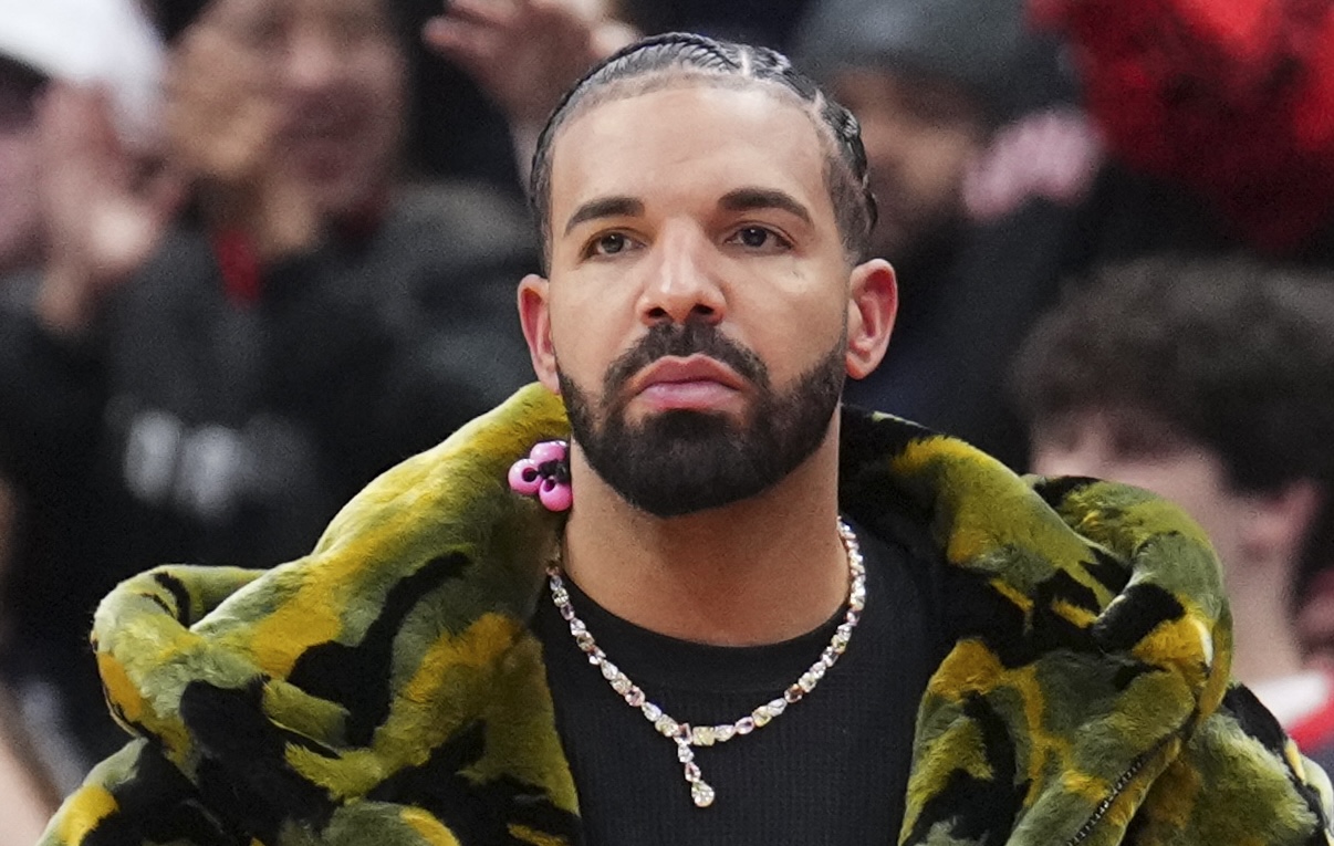 'Firm Friends' Lyrics: Drake Calls Out Fake Allies, Names His True Friends on 'Iceman' Song - Just Jared - Celebrity News and Gossip