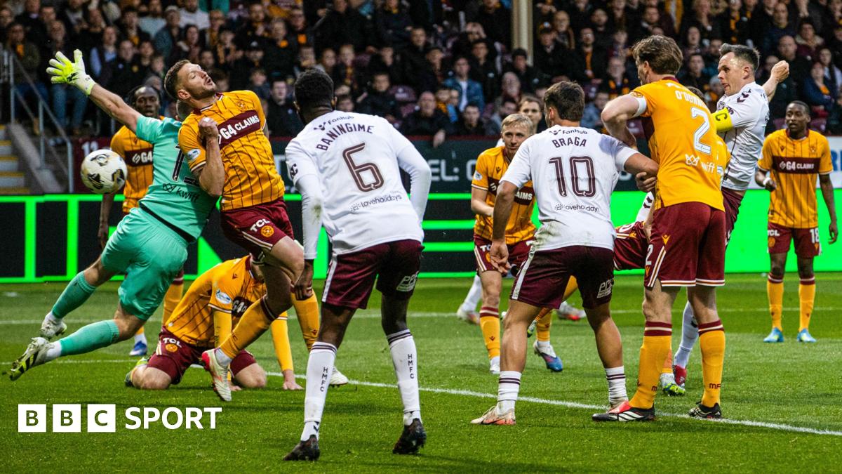 Lawrence Shankland scores for Hearts