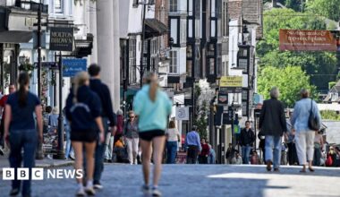 UK economy grew by more than expected in first month of Iran war
