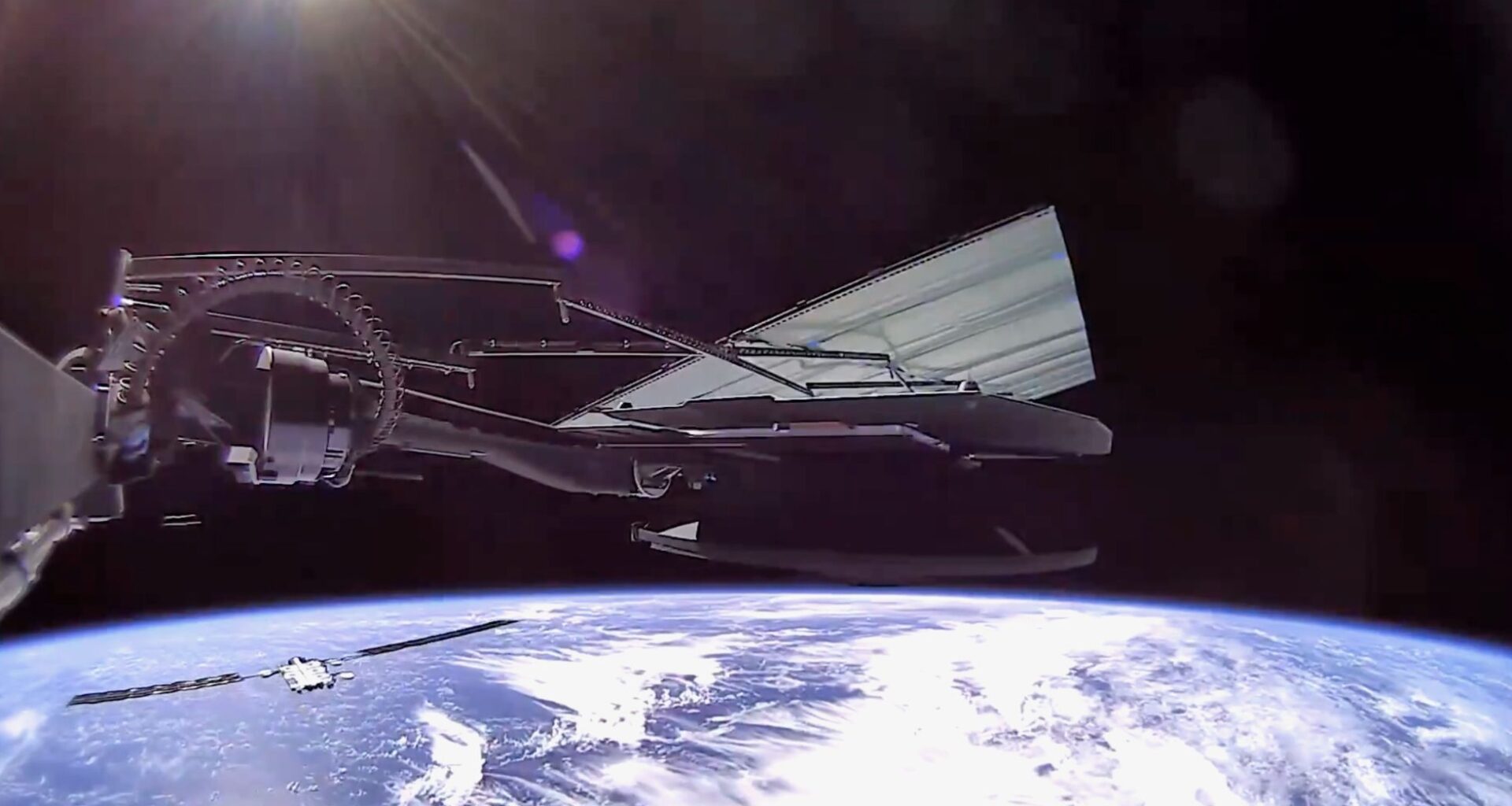 Watch SpaceX Starlink train circle Earth in amazing satellite video