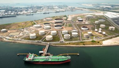 Africa could replace lost Middle East oil supplies - Nigeria tells global investors