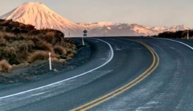 Desert Rd closed after two injured in serious crash near Waiouru