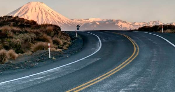 Desert Rd closed after two injured in serious crash near Waiouru
